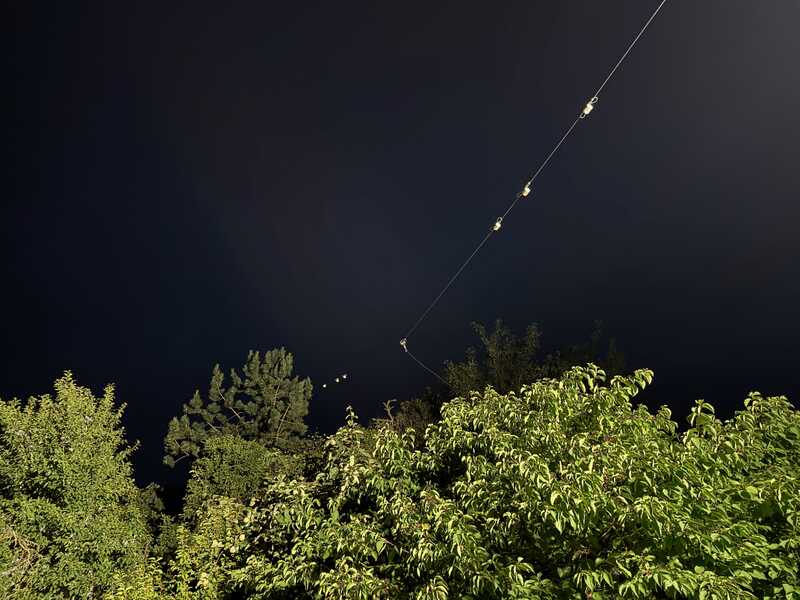 Multiband trap dipole